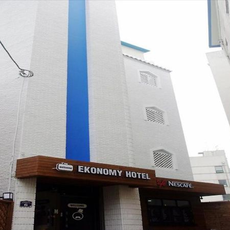 Ekonomy Hotel Gumi Екстериор снимка