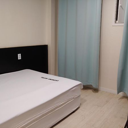 Ekonomy Hotel Gumi Екстериор снимка