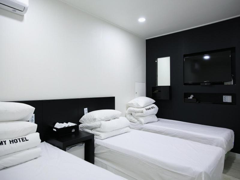Ekonomy Hotel Gumi Екстериор снимка