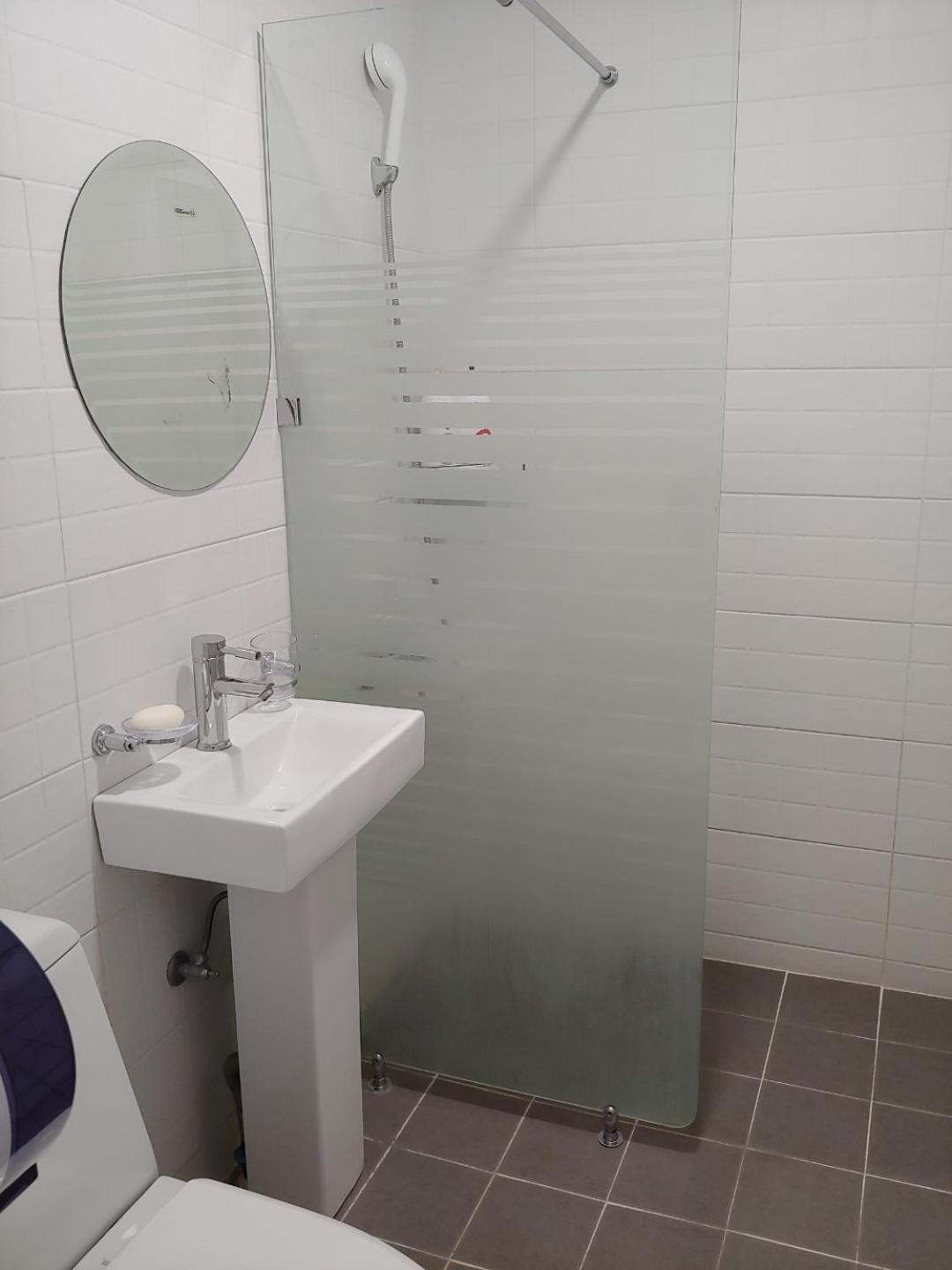 Ekonomy Hotel Gumi Екстериор снимка