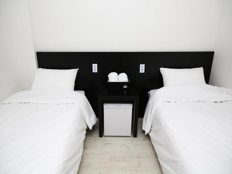 Ekonomy Hotel Gumi Екстериор снимка