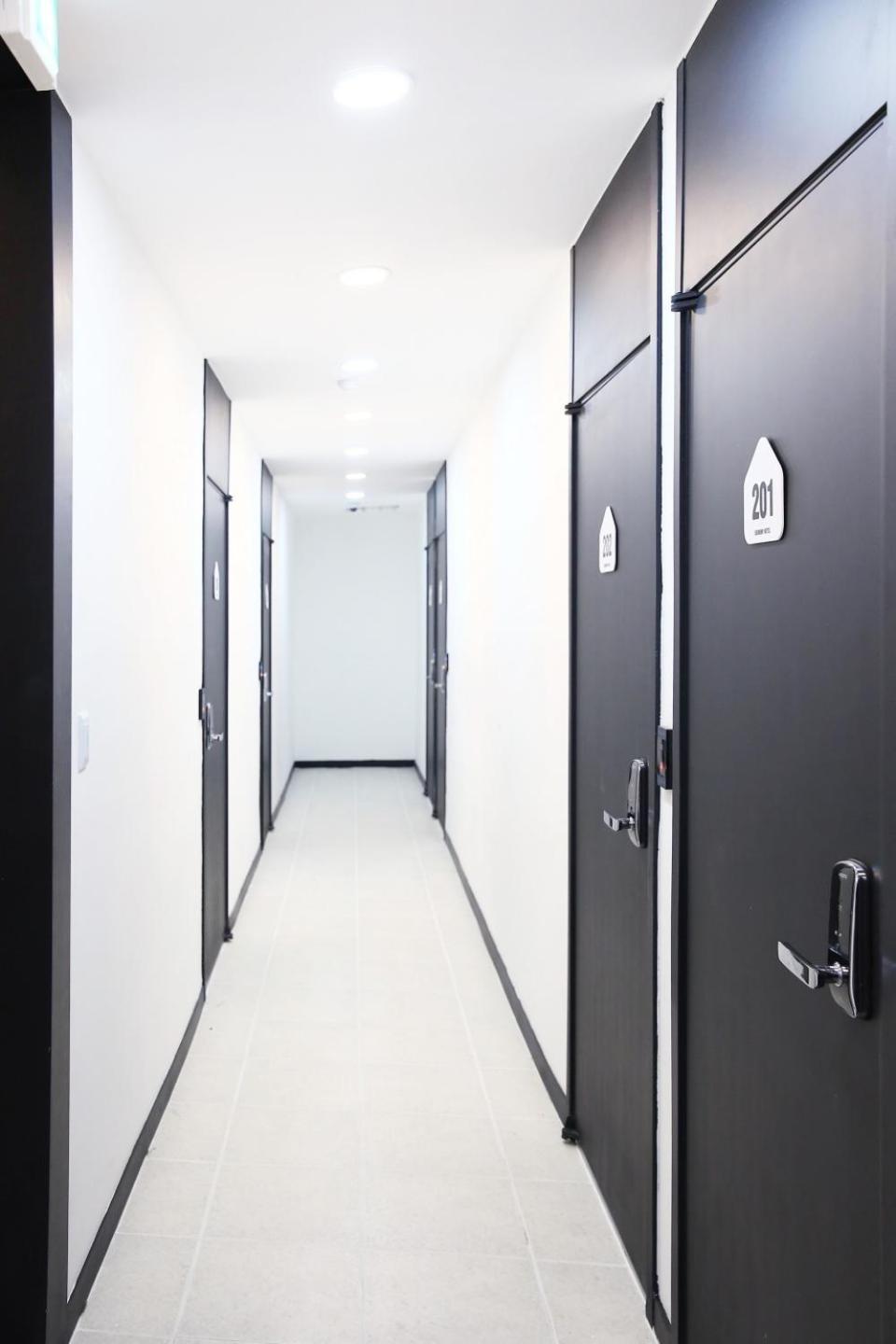 Ekonomy Hotel Gumi Екстериор снимка