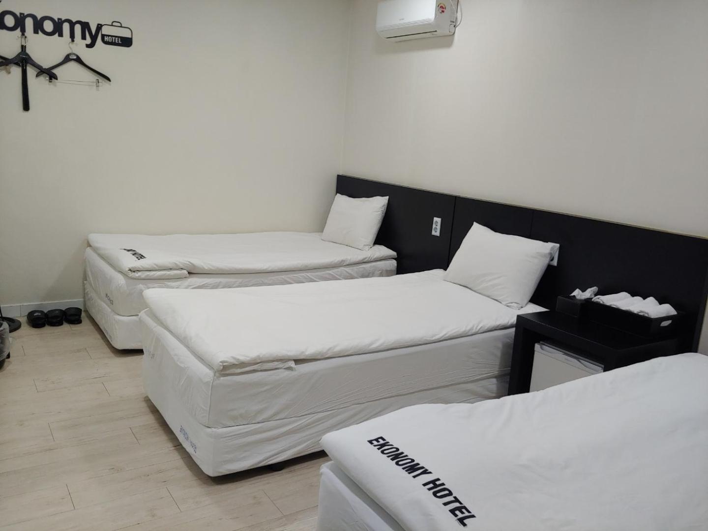 Ekonomy Hotel Gumi Екстериор снимка